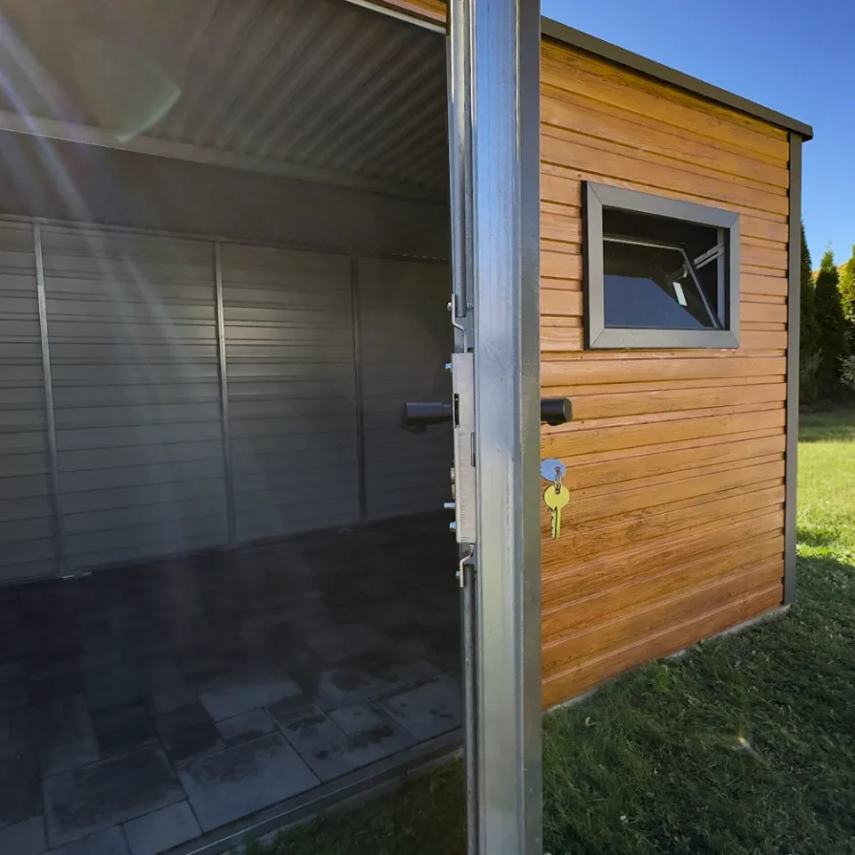 Gartenhaus 5x2 m in Goldeiche Matt mit Überdachung und PVC-Fenster Eurostal