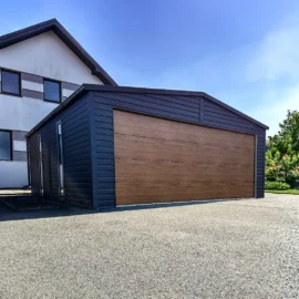 Moderne Blechgarage 6x6m in Graphit mit Satteldach und Sektionaltor
